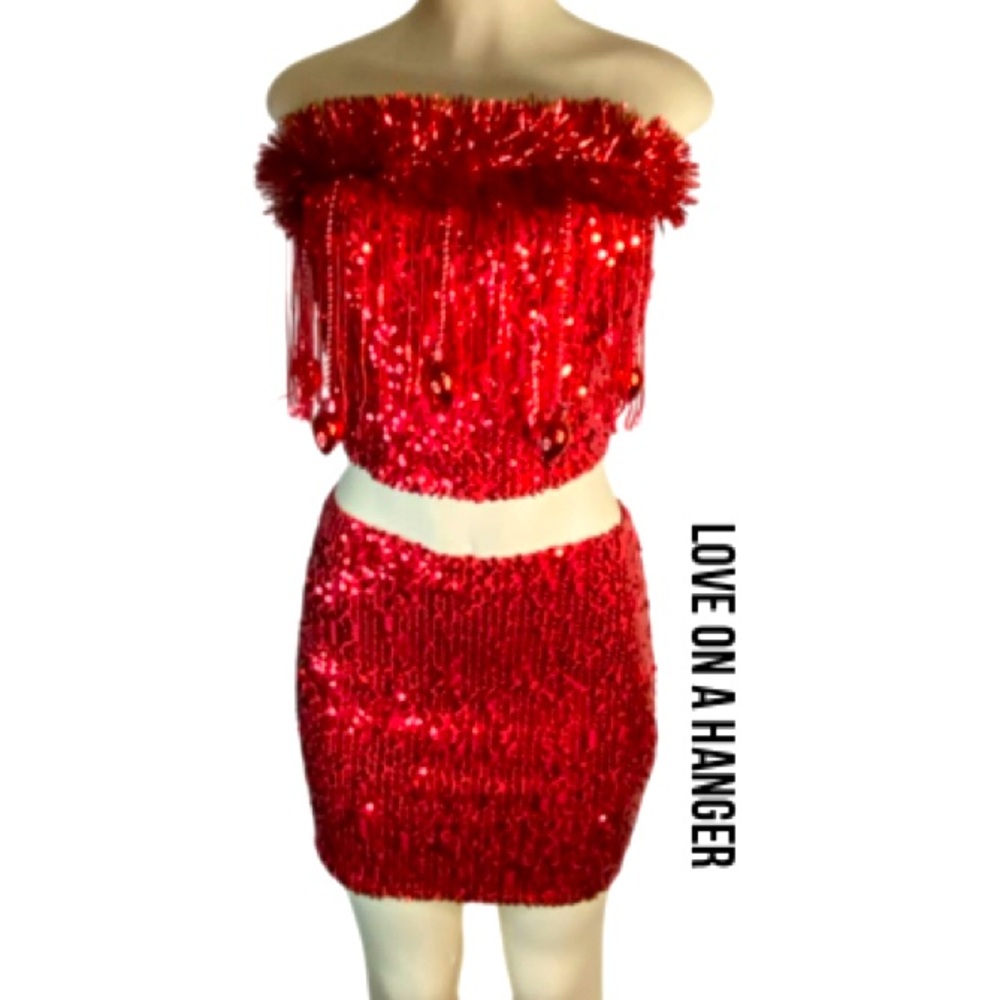 LOVE ON A HANGER Christmas Red Sequin Tinsel Crop Top & Skirt Women's
Size XS